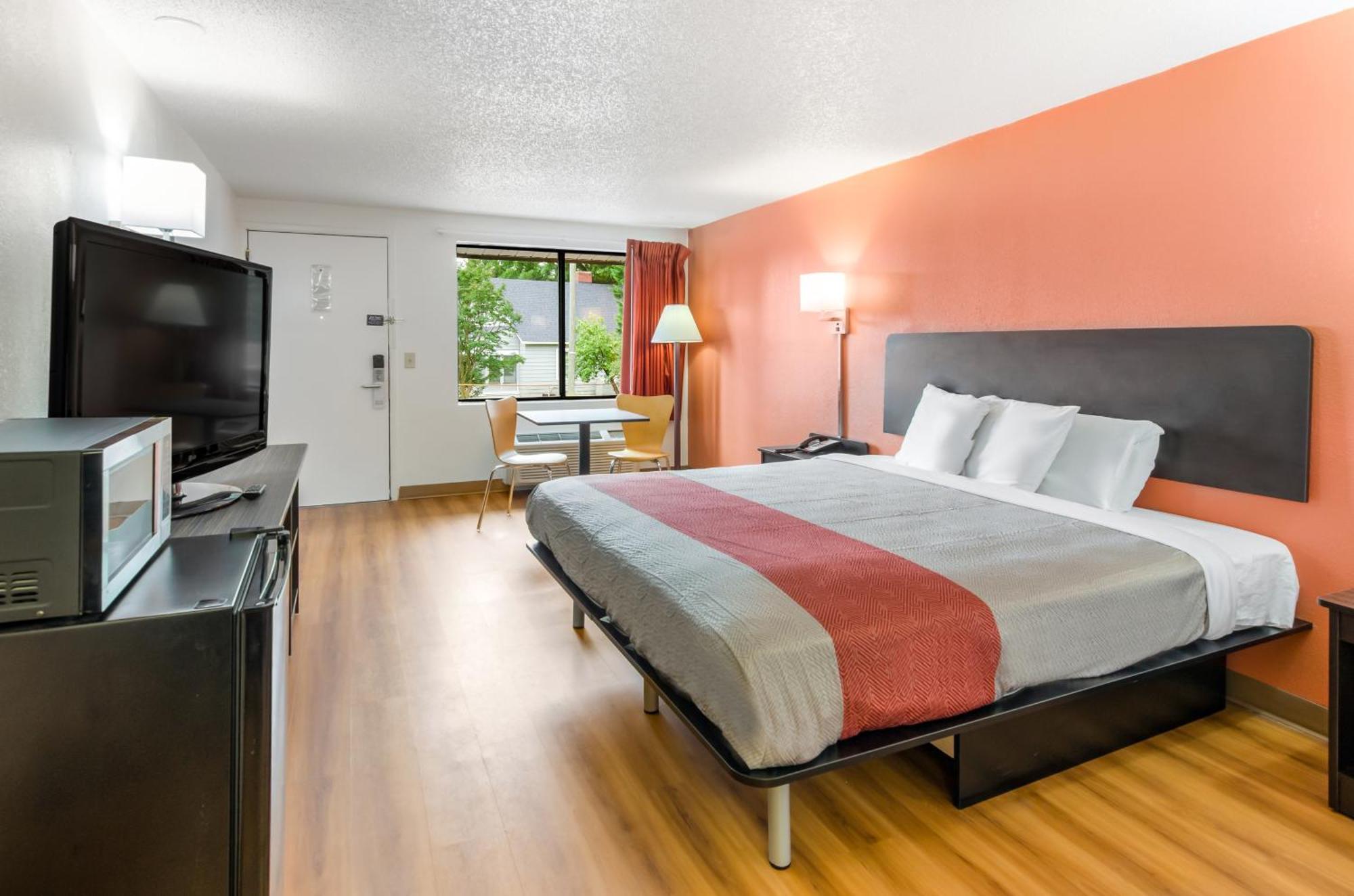 Hotel 6-salem, Va 2*