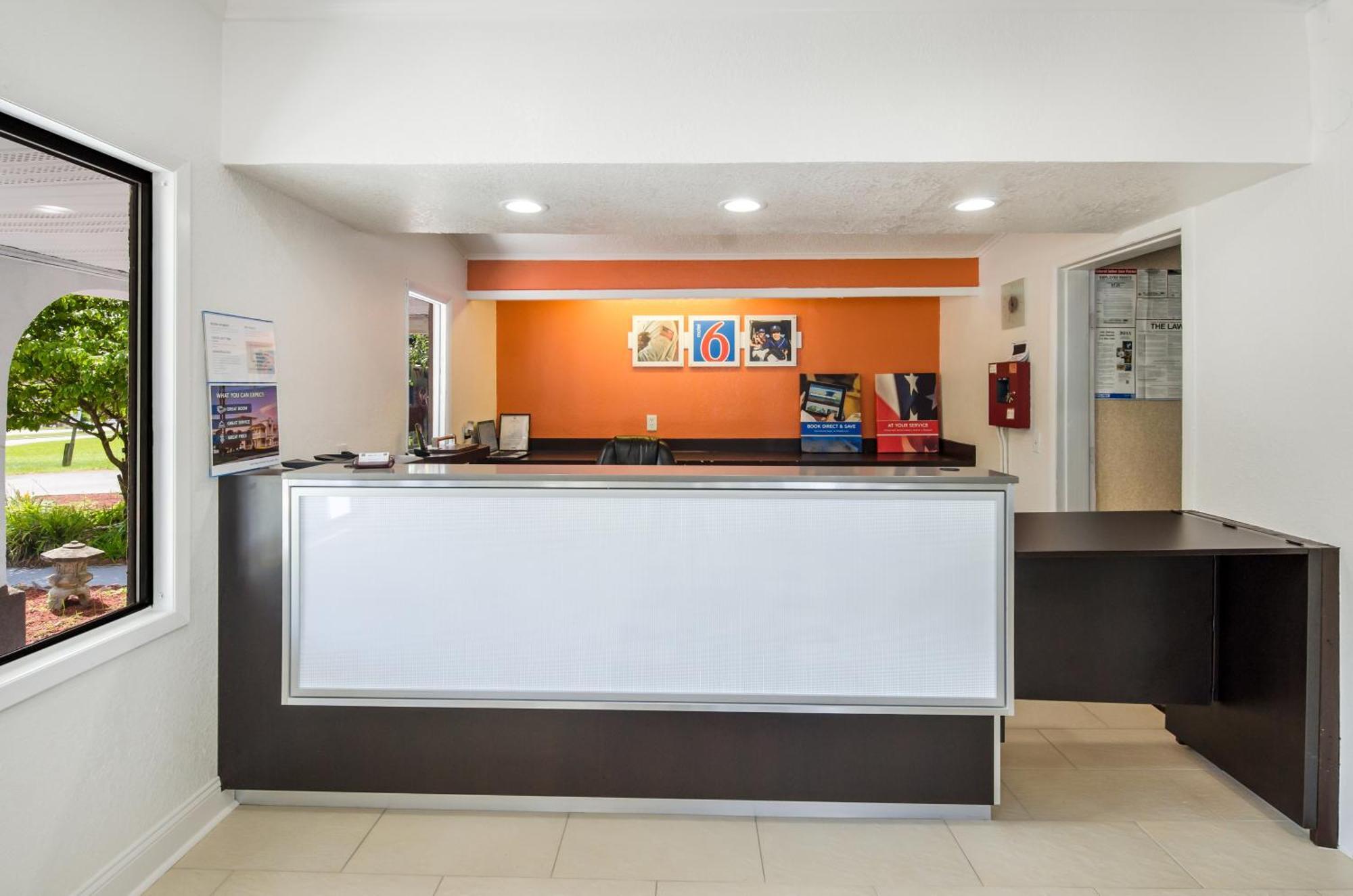Hotel 6-salem, Va 2*